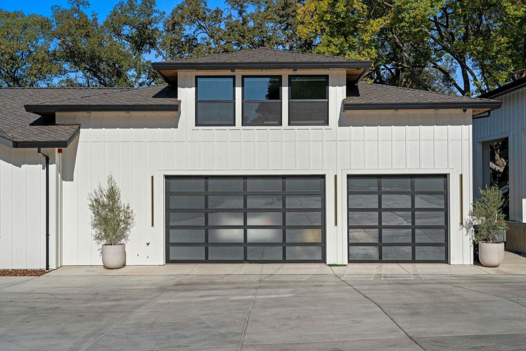 Full-view glass & aluminum